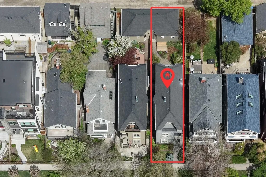 216 4 Avenue NE Calgary AB T2E 0J1