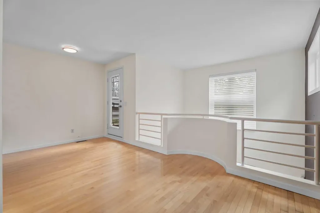216 4 Avenue NE Calgary AB T2E 0J1