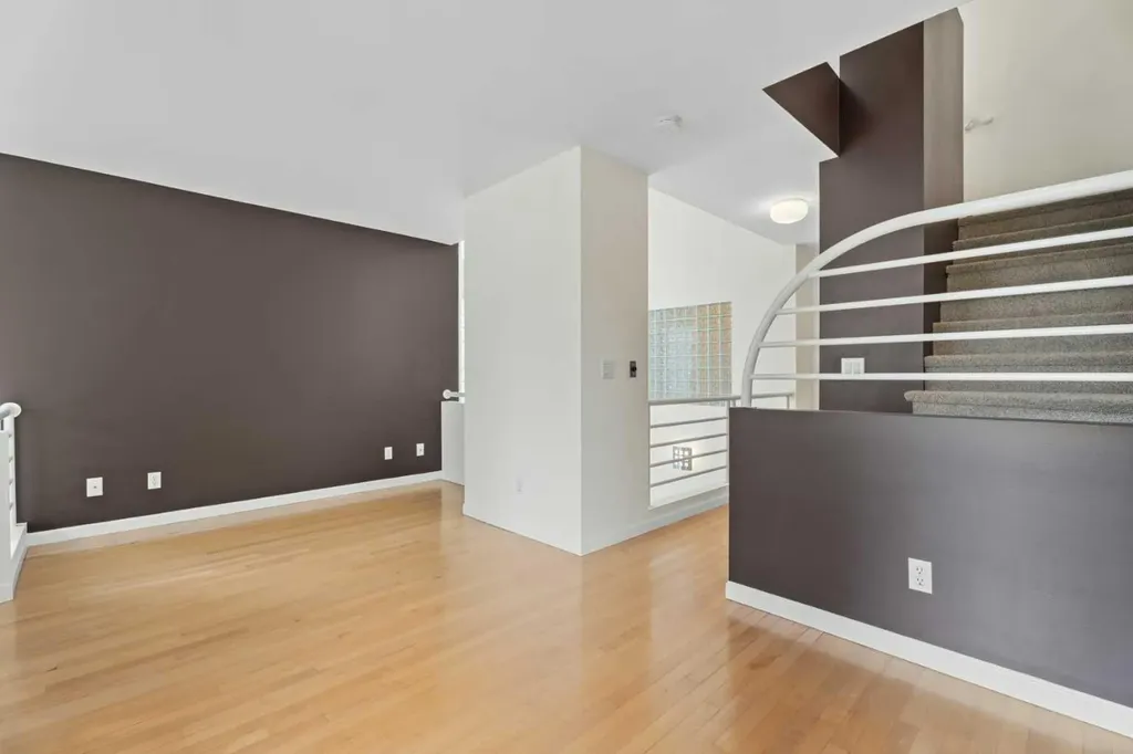 216 4 Avenue NE Calgary AB T2E 0J1