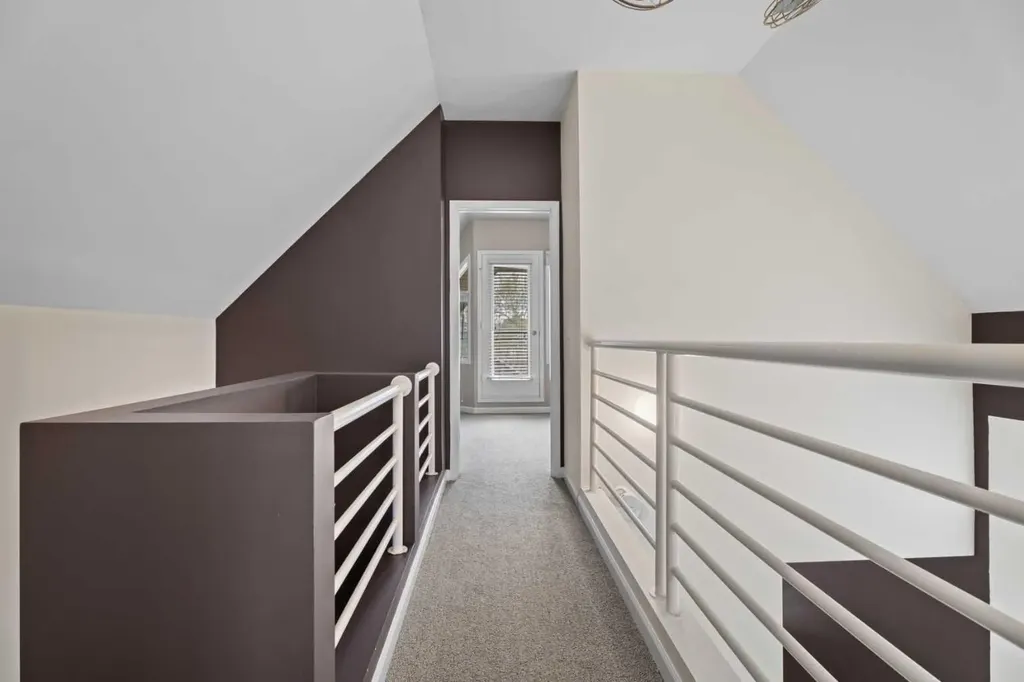 216 4 Avenue NE Calgary AB T2E 0J1