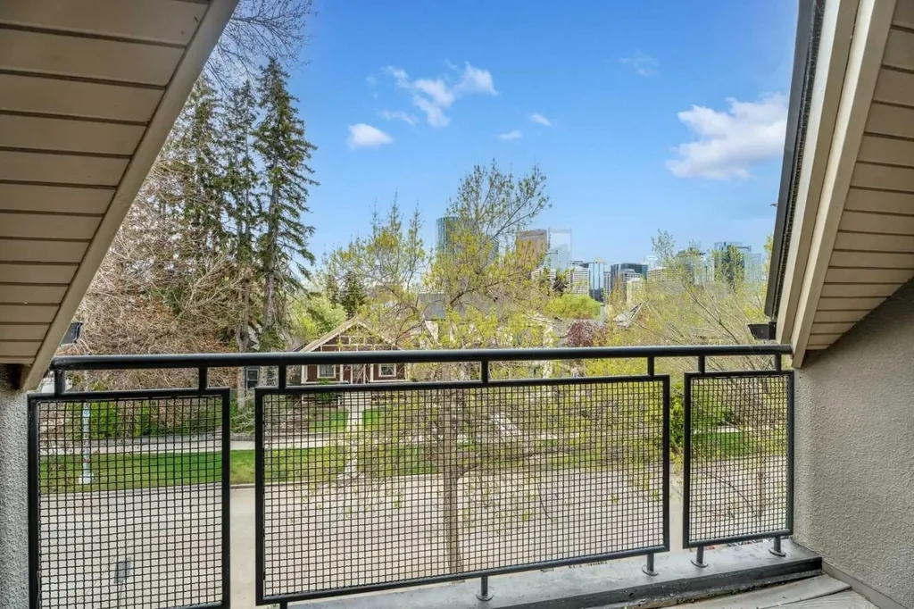 216 4 Avenue NE Calgary AB T2E 0J1