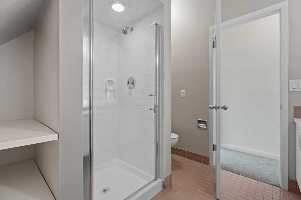 216 4 Avenue NE Calgary AB T2E 0J1