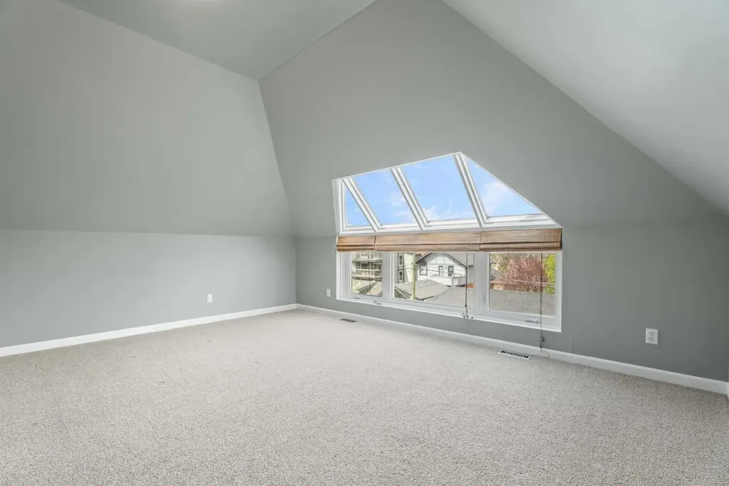 216 4 Avenue NE Calgary AB T2E 0J1