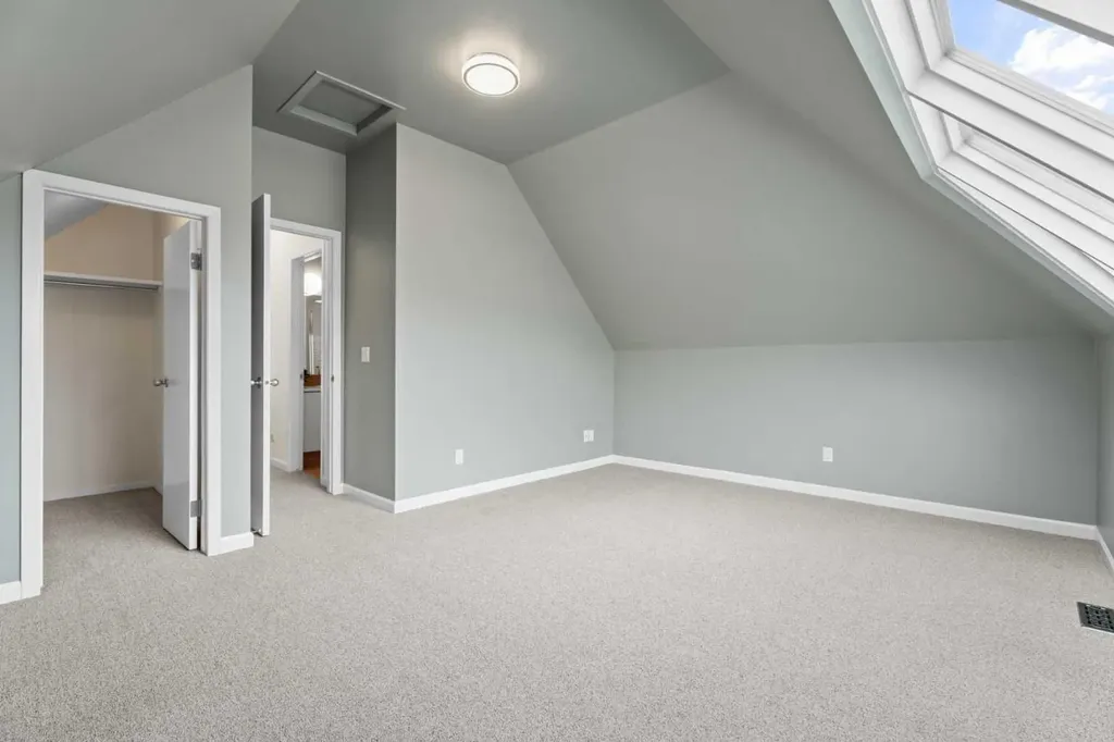 216 4 Avenue NE Calgary AB T2E 0J1