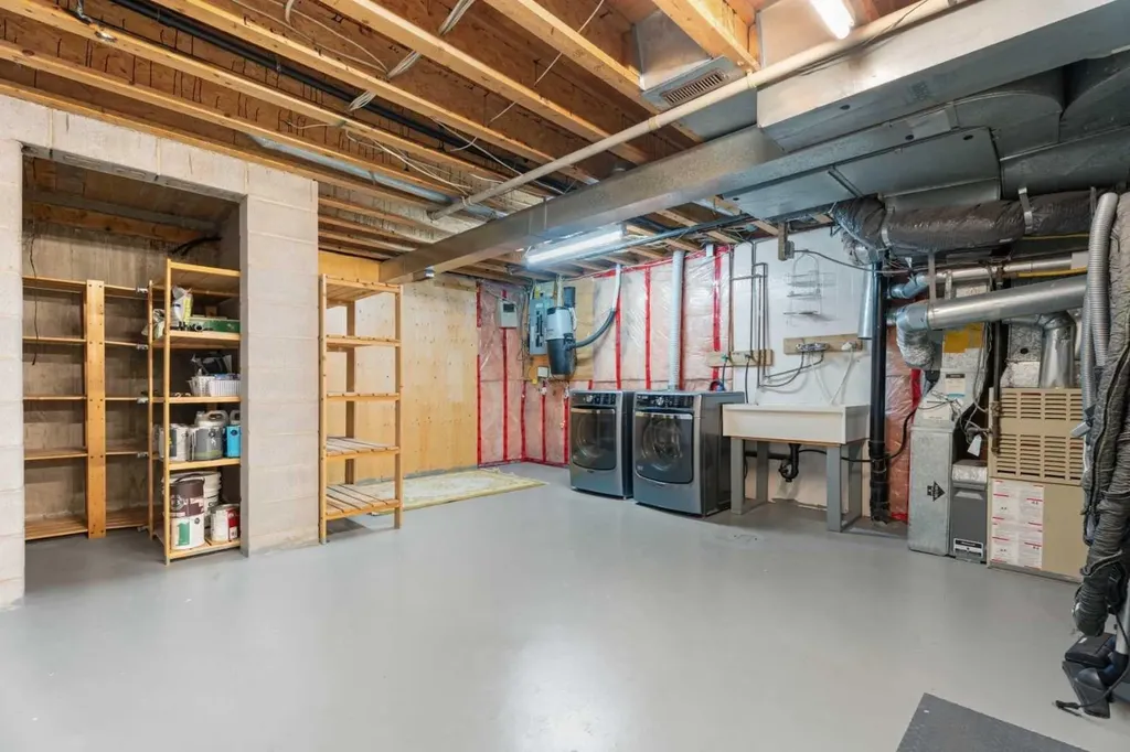 216 4 Avenue NE Calgary AB T2E 0J1