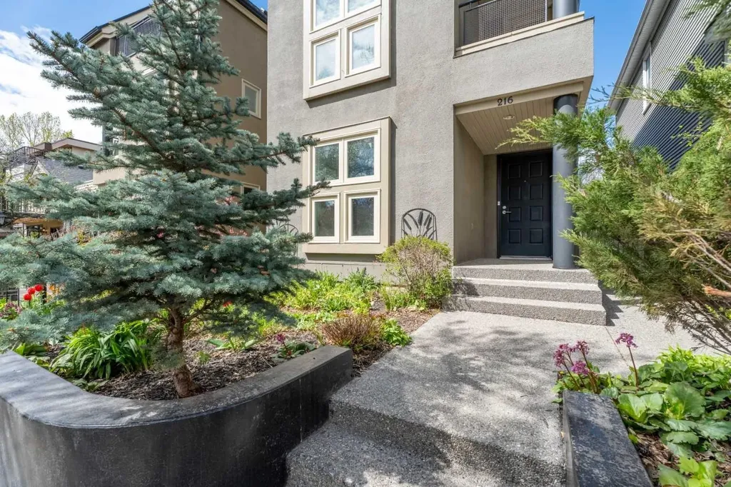 216 4 Avenue NE Calgary AB T2E 0J1