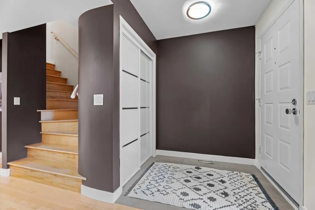 216 4 Avenue NE Calgary AB T2E 0J1