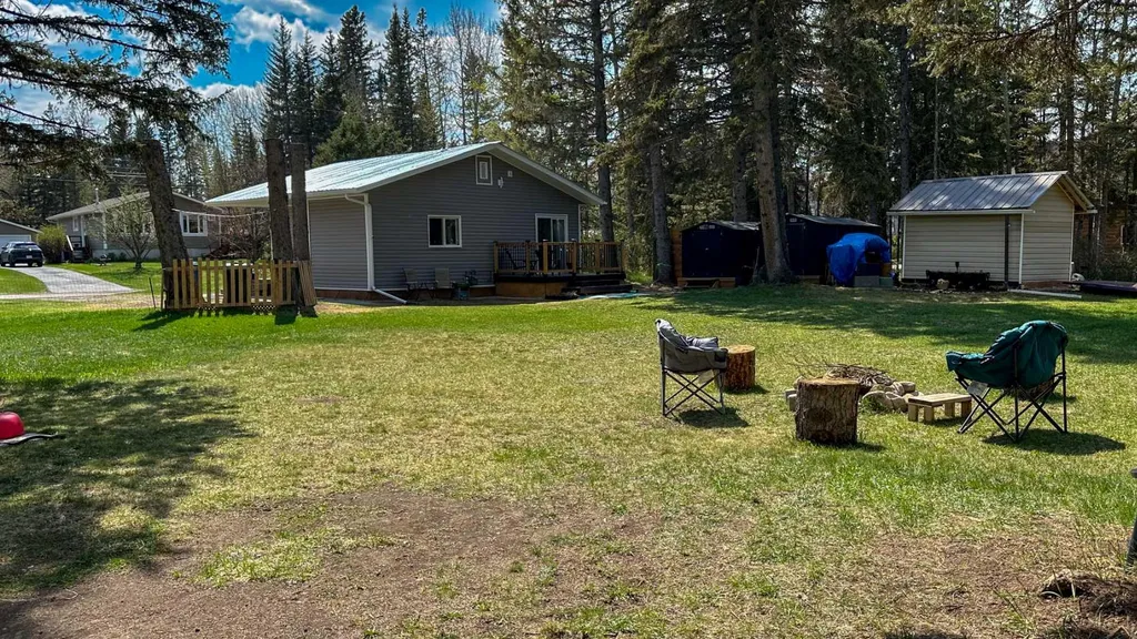 968 1 Avenue NE Sundre AB T0M1X0