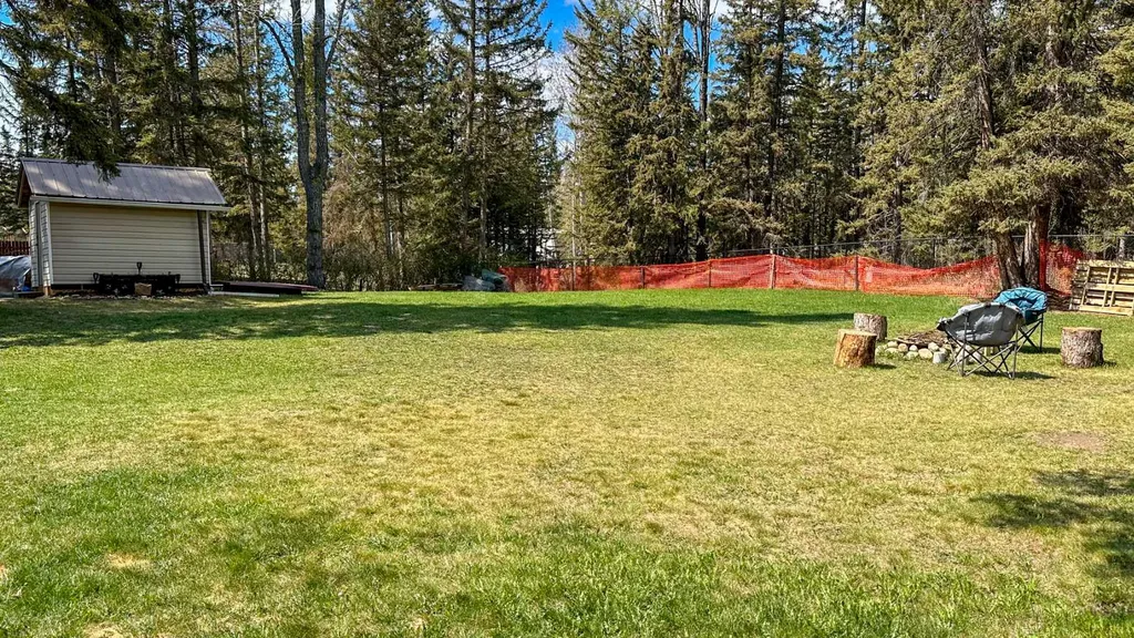 968 1 Avenue NE Sundre AB T0M1X0