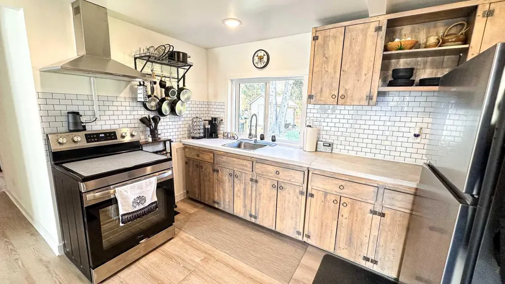 968 1 Avenue NE Sundre AB T0M1X0