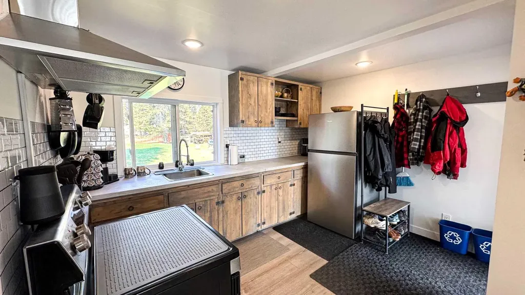 968 1 Avenue NE Sundre AB T0M1X0