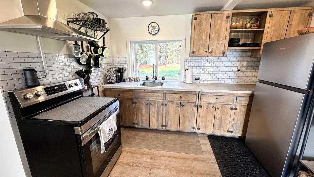 968 1 Avenue NE Sundre AB T0M1X0