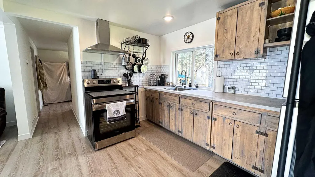 968 1 Avenue NE Sundre AB T0M1X0