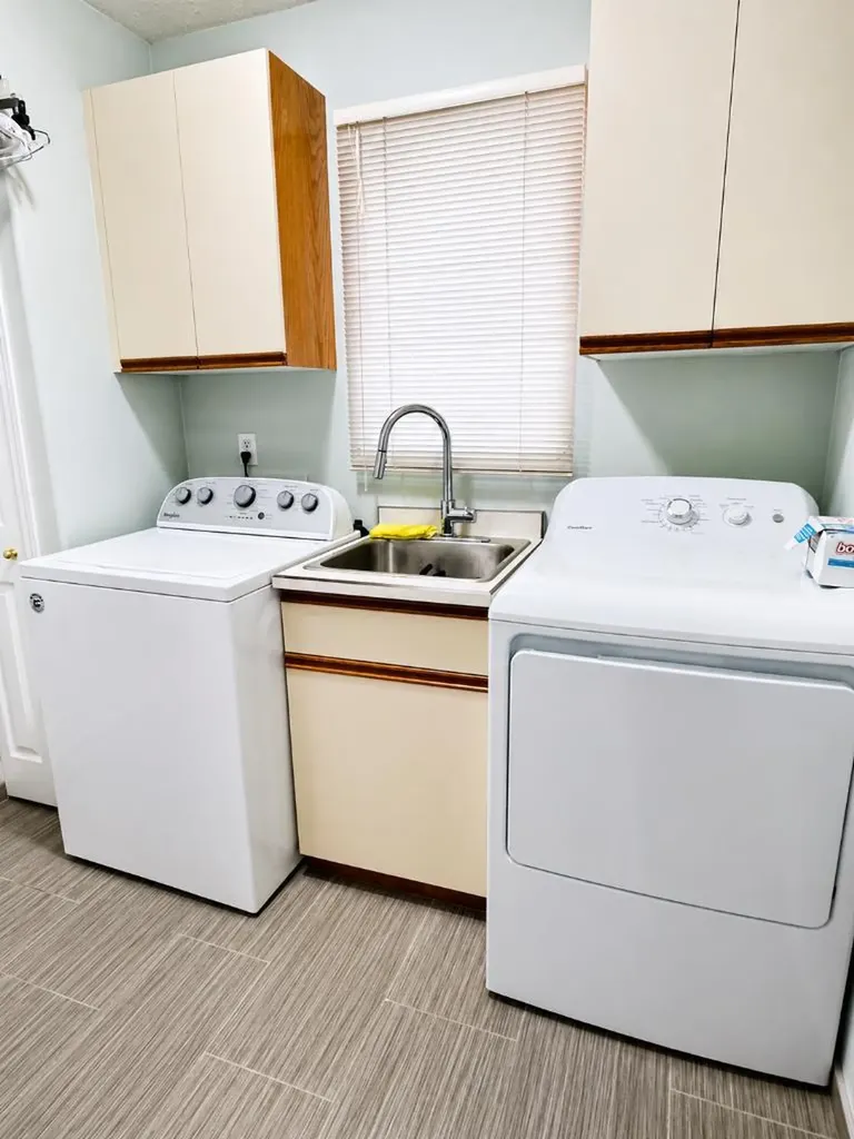 3401 59 Street Close Camrose AB T4V 4y9