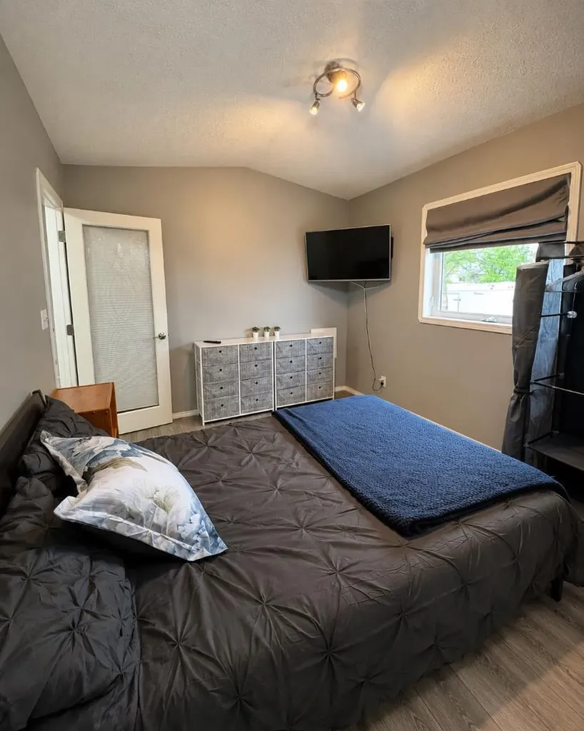 3401 59 Street Close Camrose AB T4V 4Y9