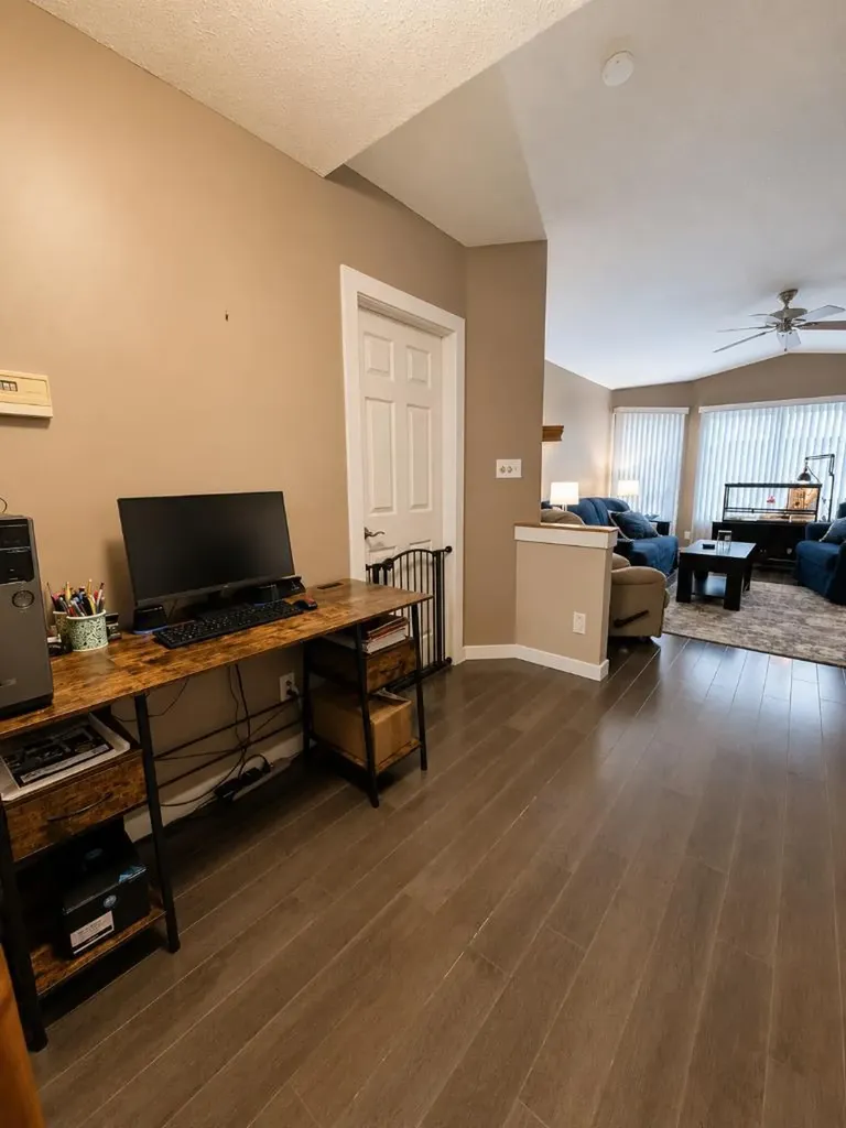 3401 59 Street Close Camrose AB T4V 4y9