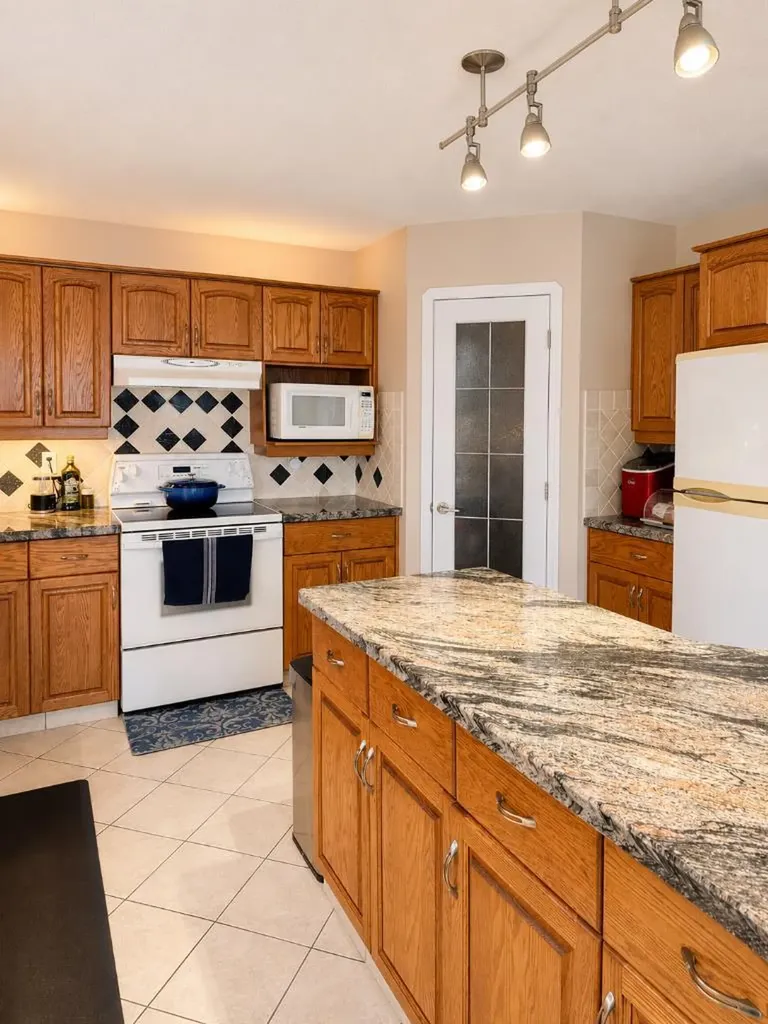 3401 59 Street Close Camrose AB T4V 4y9