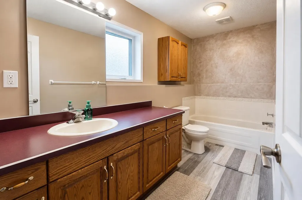 3401 59 Street Close Camrose AB T4V 4y9