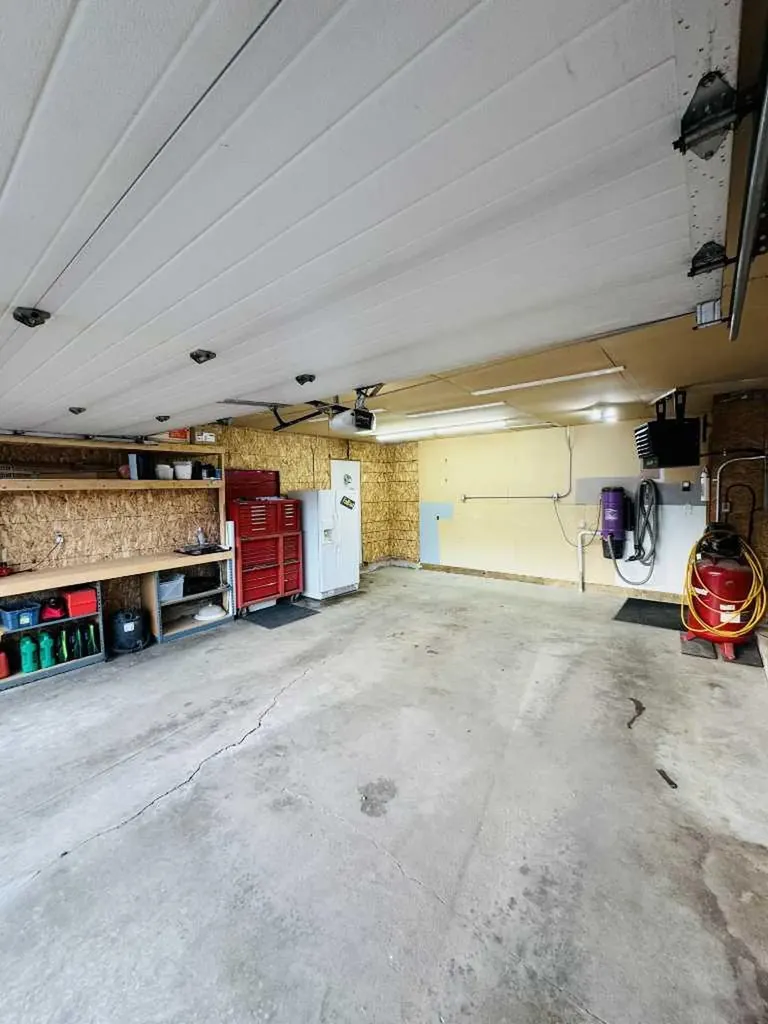 3401 59 Street Close Camrose AB T4V 4y9