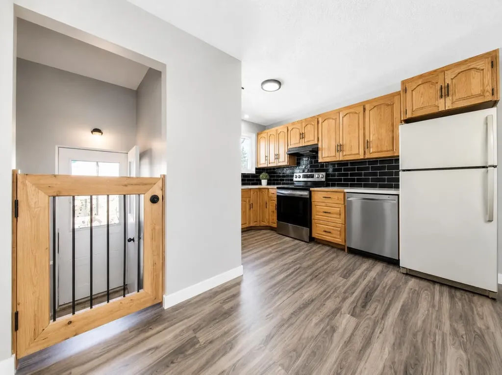 5112 46 Avenue Ponoka AB T4J 1J5