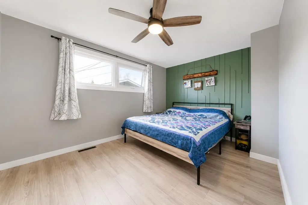 5112 46 Avenue Ponoka AB T4J 1J5