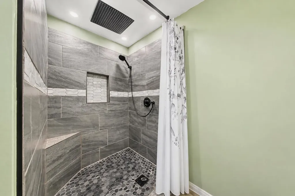 5112 46 Avenue Ponoka AB T4J 1J5