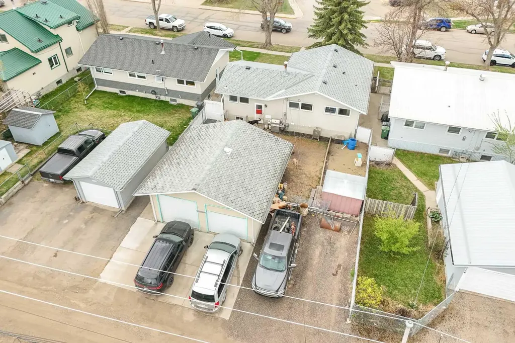 5112 46 Avenue Ponoka AB T4J 1J5