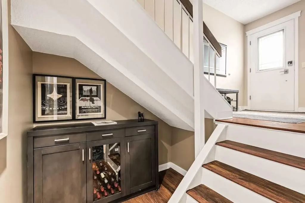 99 Brae Glen Lane SW Calgary AB T2W 1B6