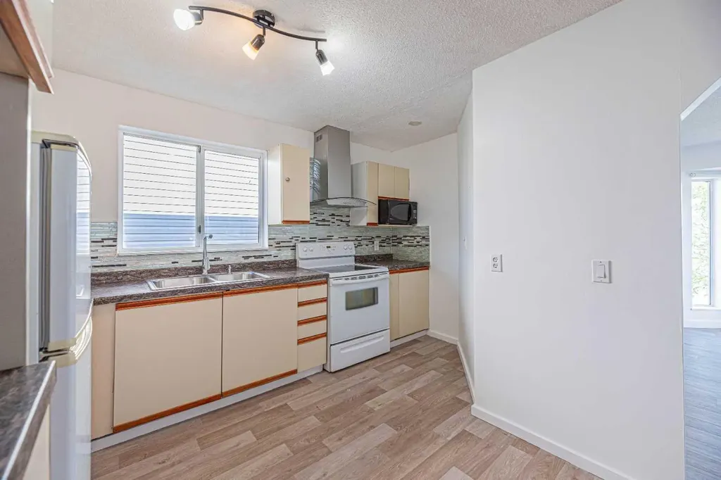 14 Martindale Mews NE Calgary AB T3J 2V5