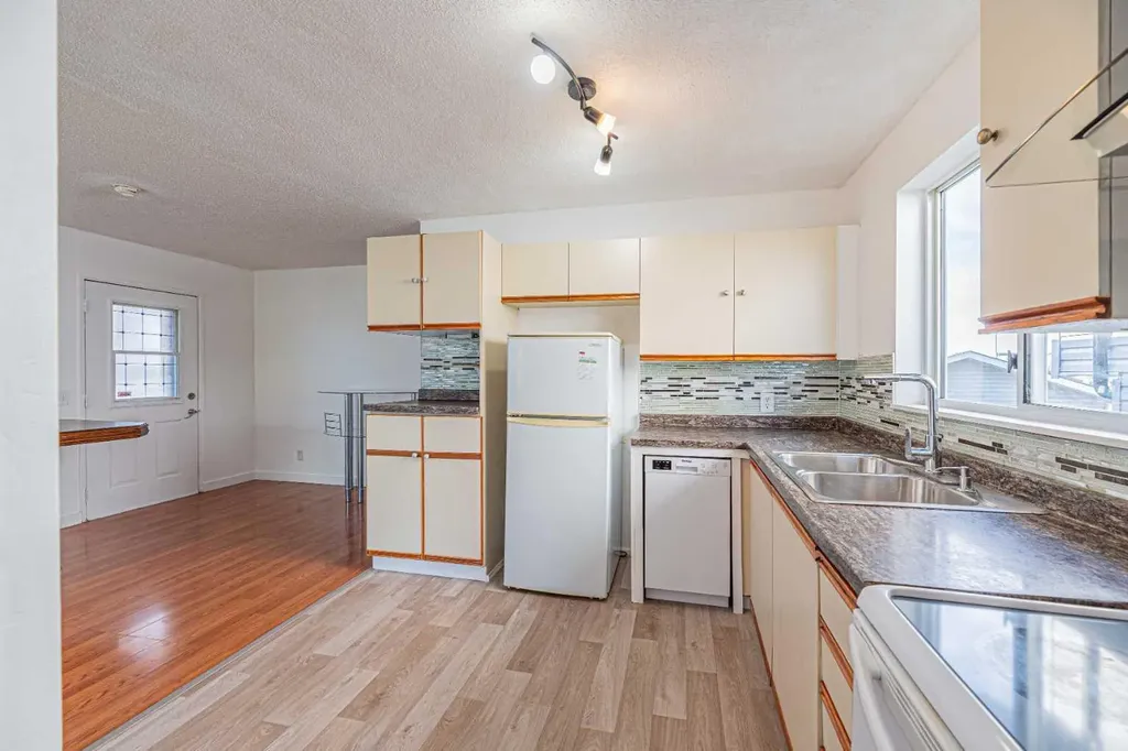 14 Martindale Mews NE Calgary AB T3J 2V5