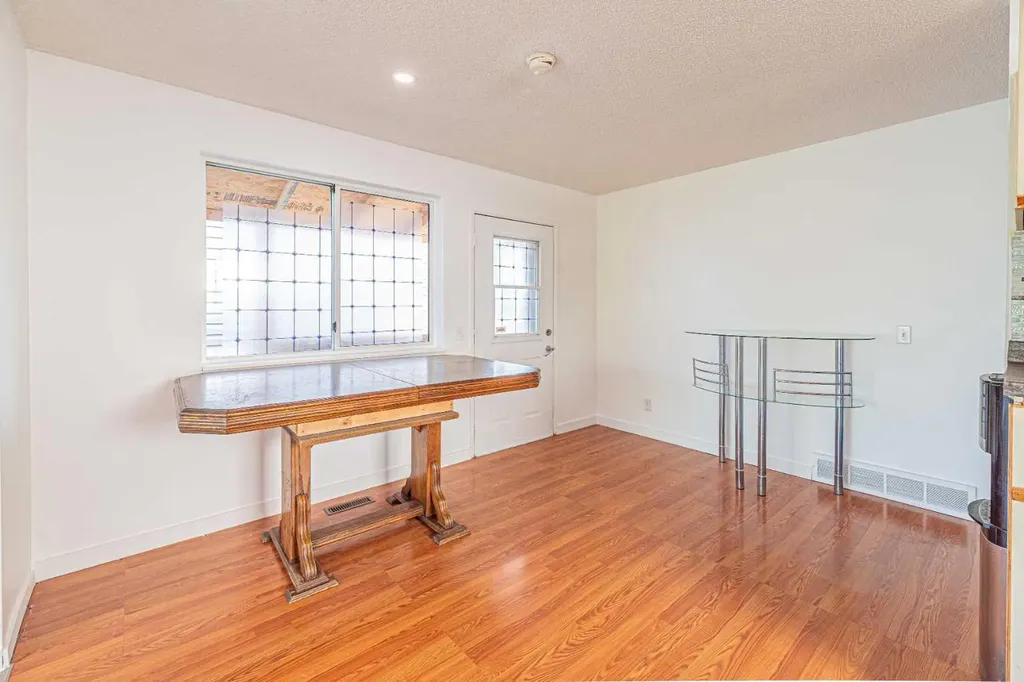 14 Martindale Mews NE Calgary AB T3J 2V5