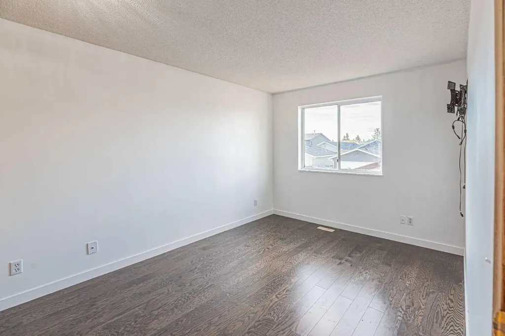 14 Martindale Mews NE Calgary AB T3J 2V5