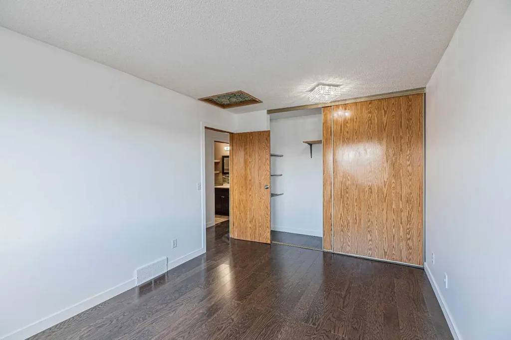 14 Martindale Mews NE Calgary AB T3J 2V5