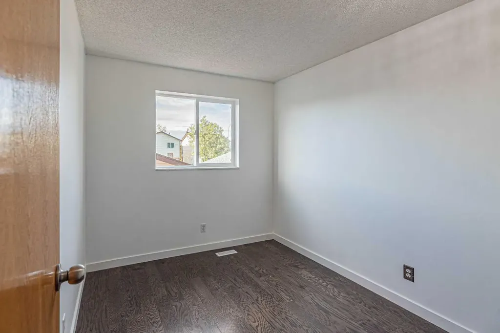 14 Martindale Mews NE Calgary AB T3J 2V5