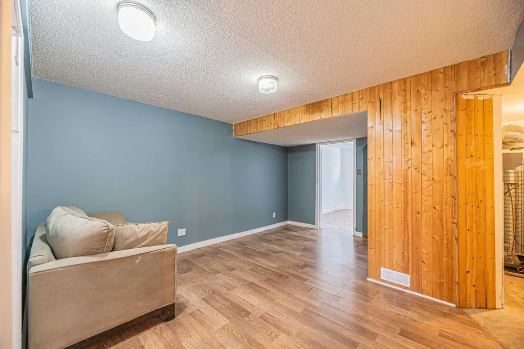 14 Martindale Mews NE Calgary AB T3J 2V5