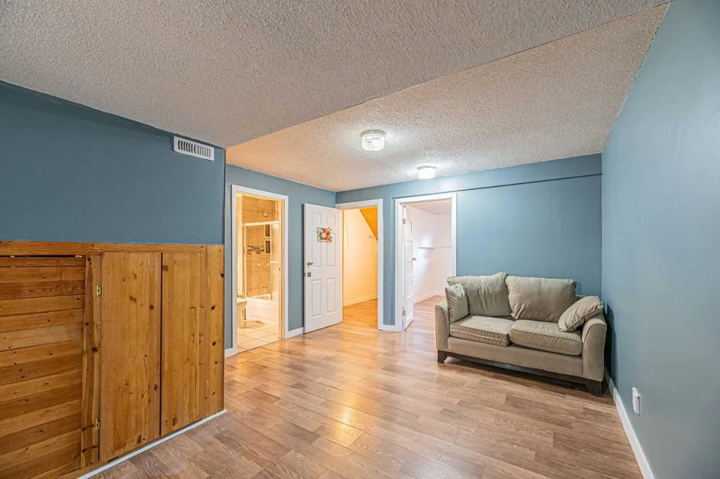 14 Martindale Mews NE Calgary AB T3J 2V5