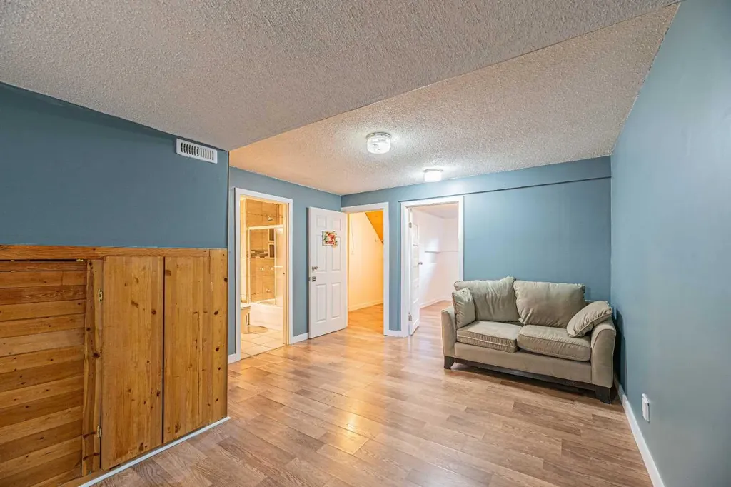 14 Martindale Mews NE Calgary AB T3J 2V5