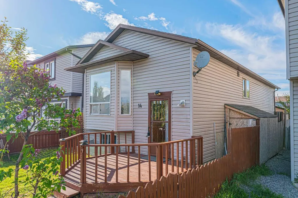 14 Martindale Mews NE Calgary AB T3J 2V5