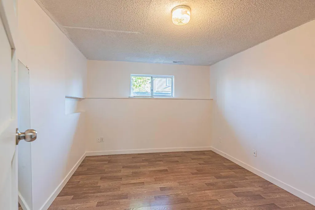 14 Martindale Mews NE Calgary AB T3J 2V5
