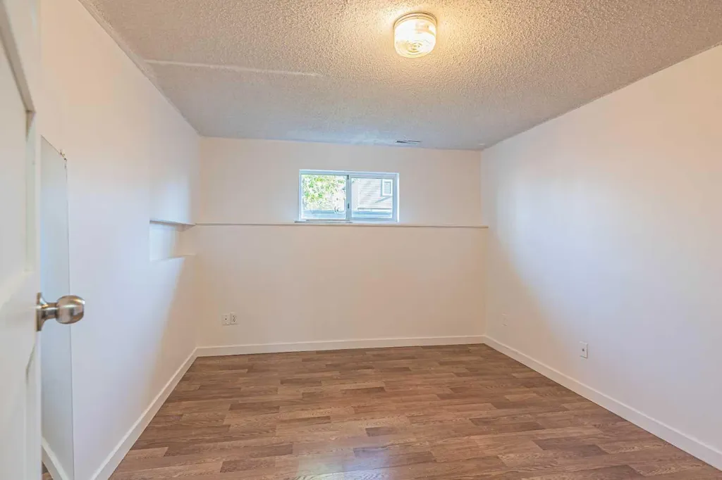 14 Martindale Mews NE Calgary AB T3J 2V5