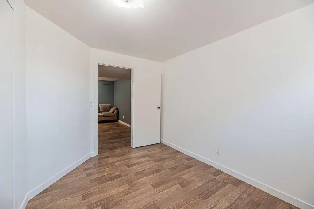 14 Martindale Mews NE Calgary AB T3J 2V5