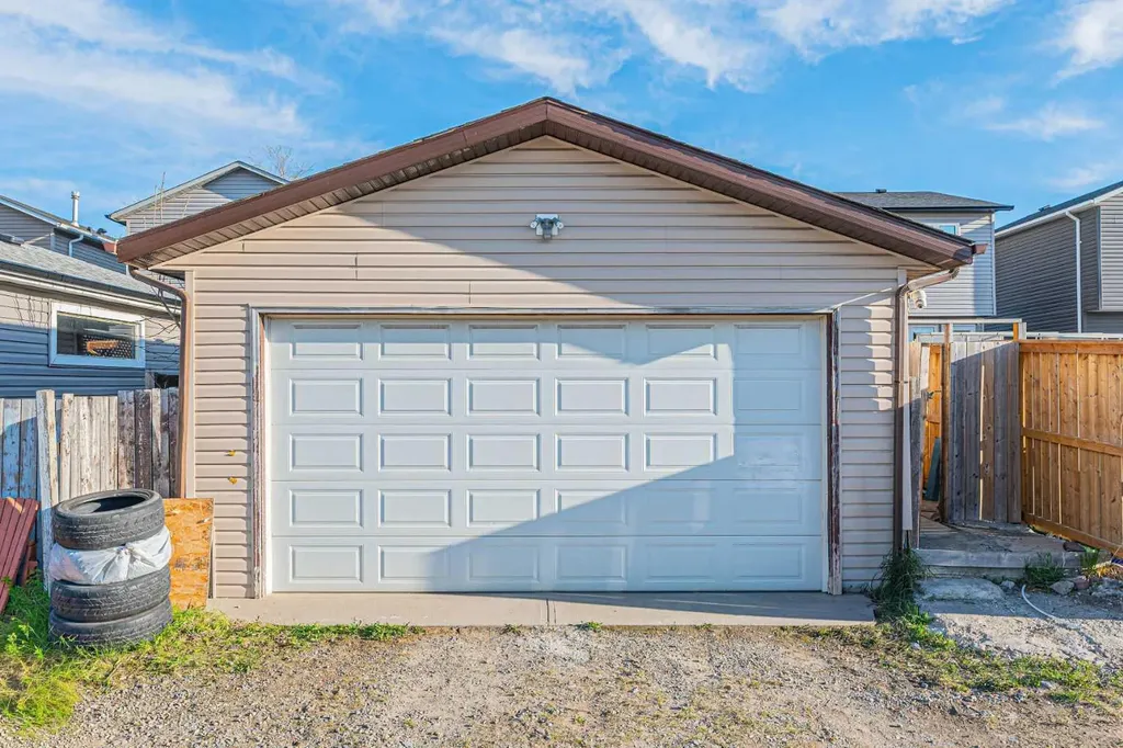 14 Martindale Mews NE Calgary AB T3J 2V5