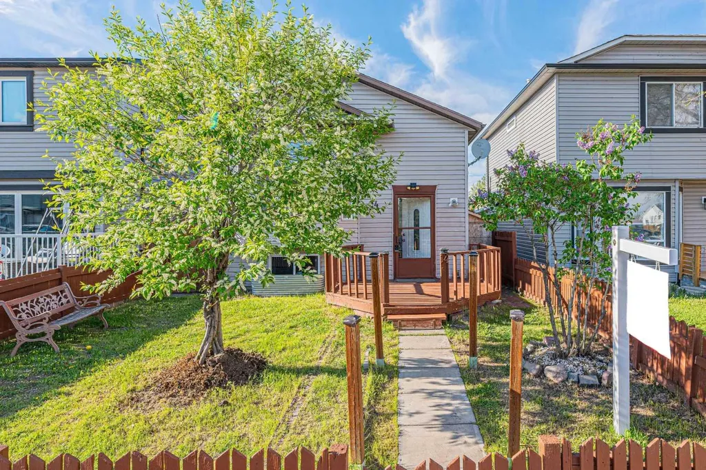 14 Martindale Mews NE Calgary AB T3J 2V5