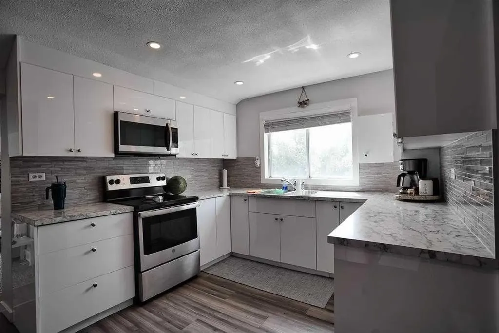 2418 & 2414 27 Street SE Calgary AB t2b0r2