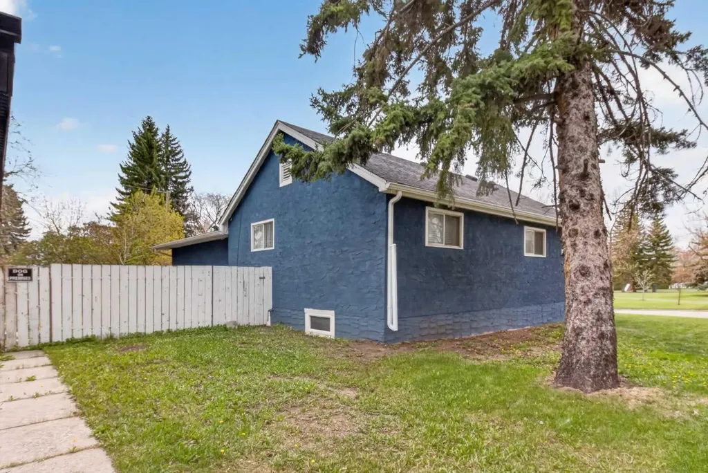 2418 & 2414 27 Street SE Calgary AB t2b0r2