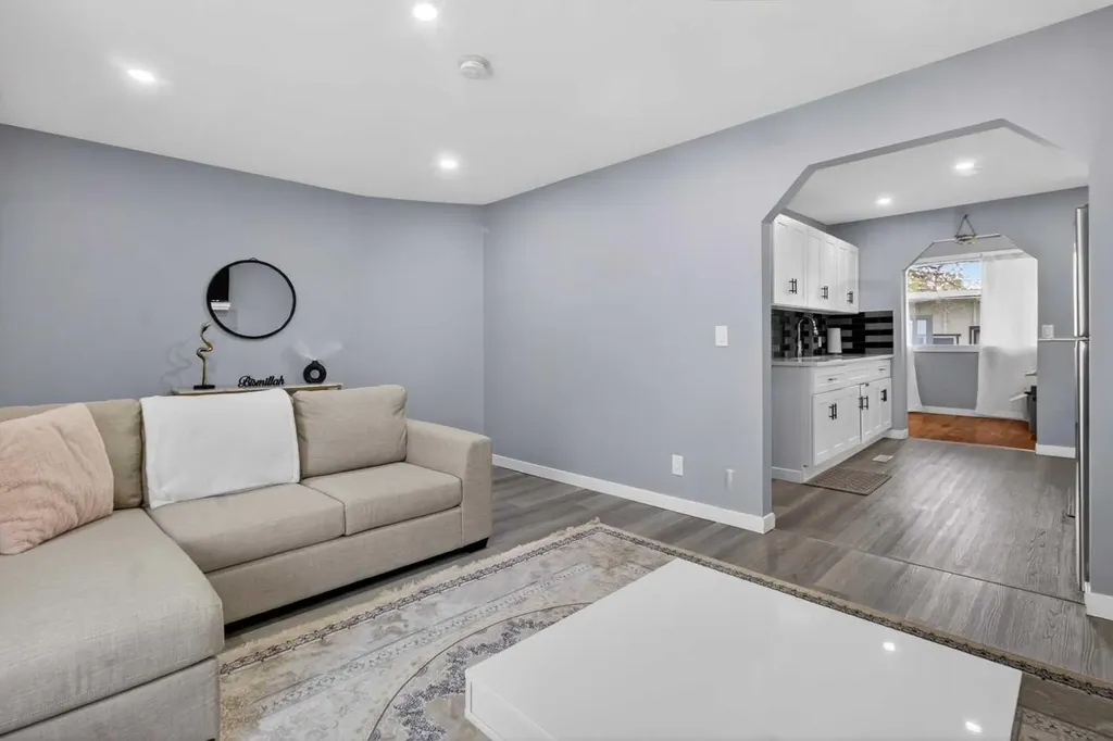 2418 & 2414 27 Street SE Calgary AB t2b0r2