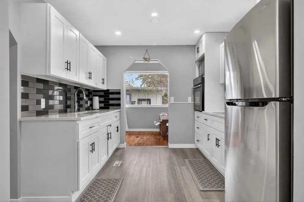 2418 & 2414 27 Street SE Calgary AB t2b0r2