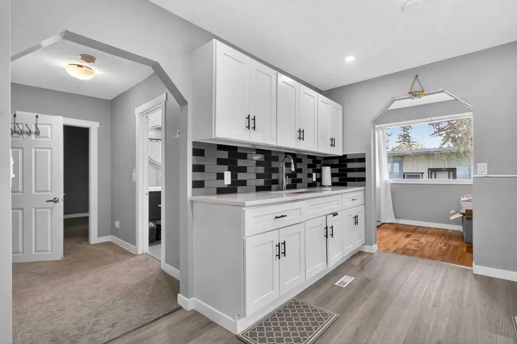 2418 & 2414 27 Street SE Calgary AB t2b0r2