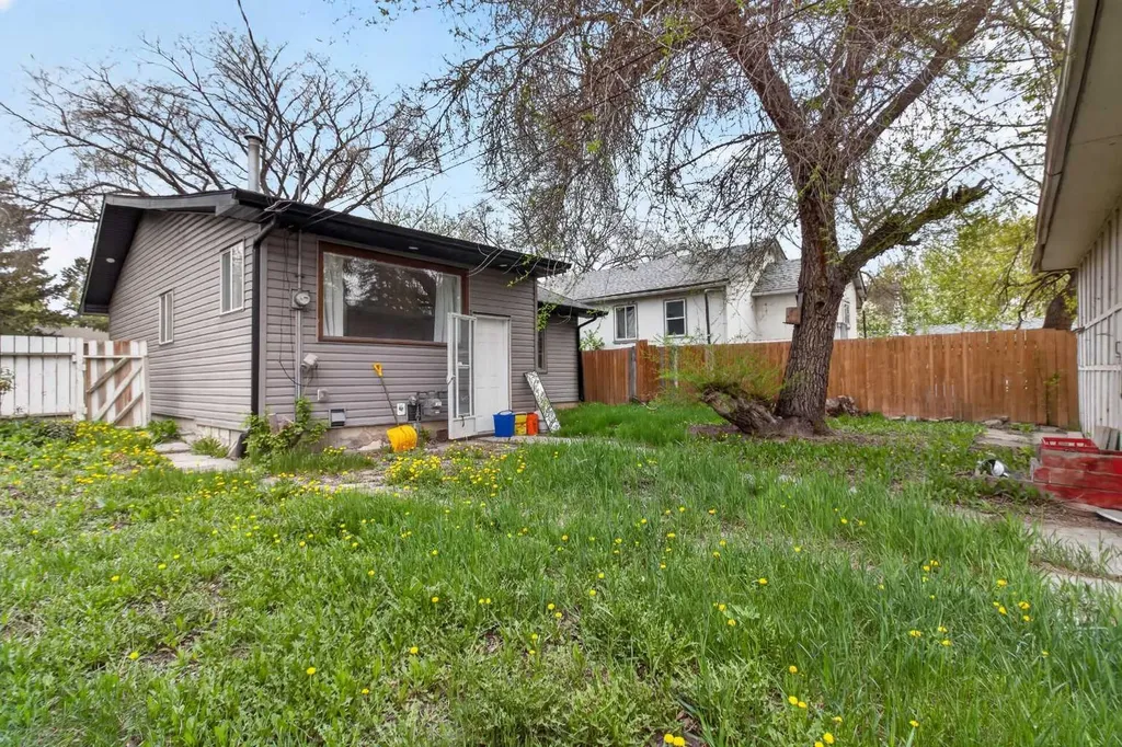 2418 & 2414 27 Street SE Calgary AB t2b0r2