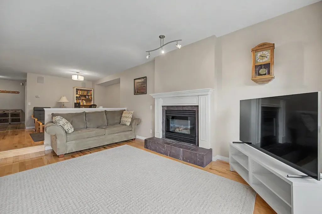 1206 19 Avenue NW Calgary AB T2M 1A2